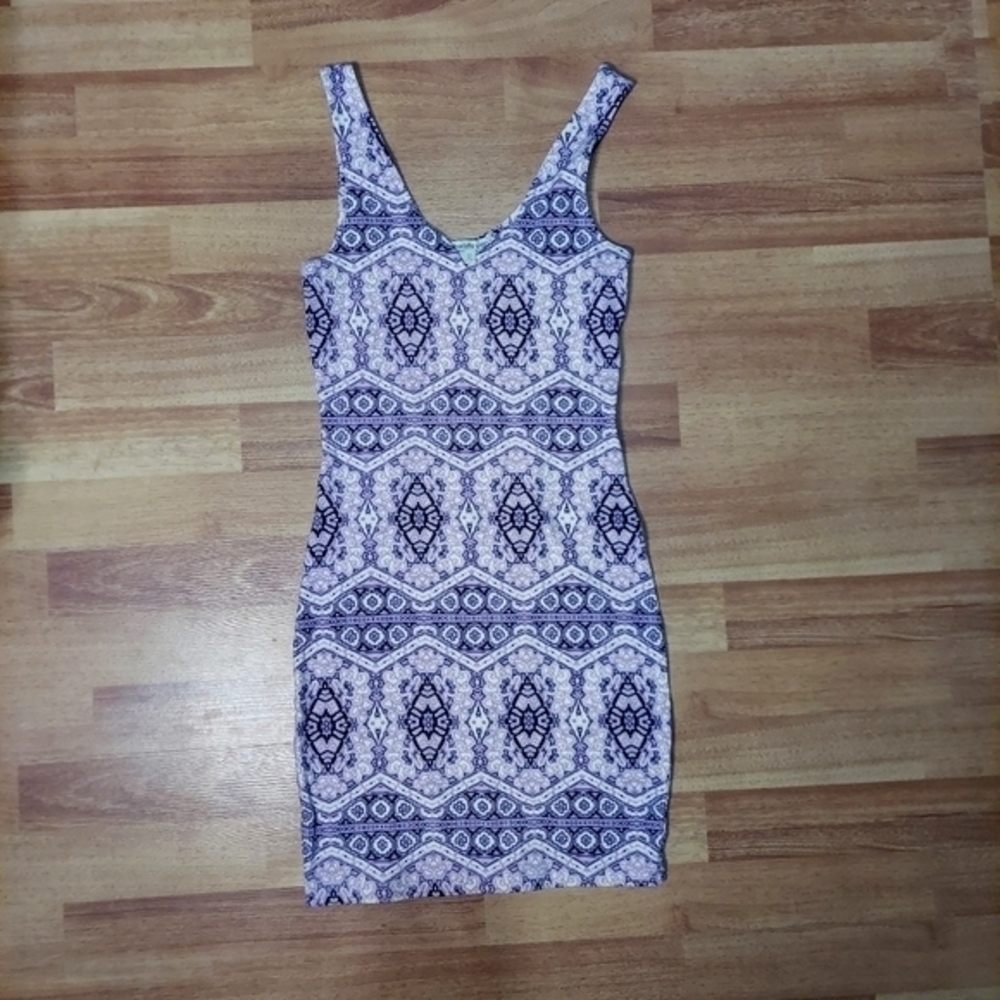 Charlotte Russe bodycon mini dress purple printed sleeveless V-Neck size xs
